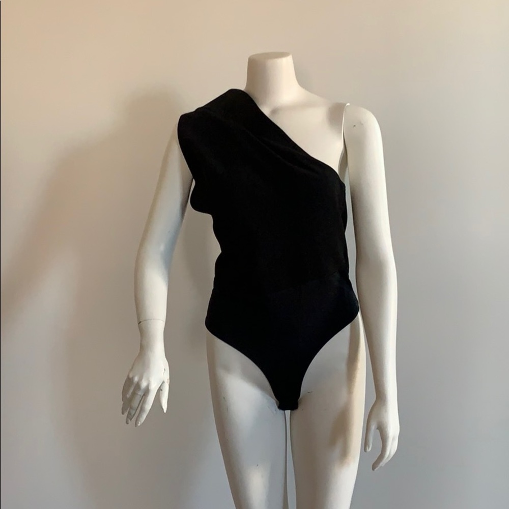 20% off! Black one shoulder sleeveless bodysuit!